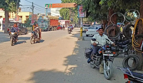 अमरोहा : सड़क सुरक्षा सप्ताह के अंतर्गत भी नहीं हो रहा नियमों का पालन