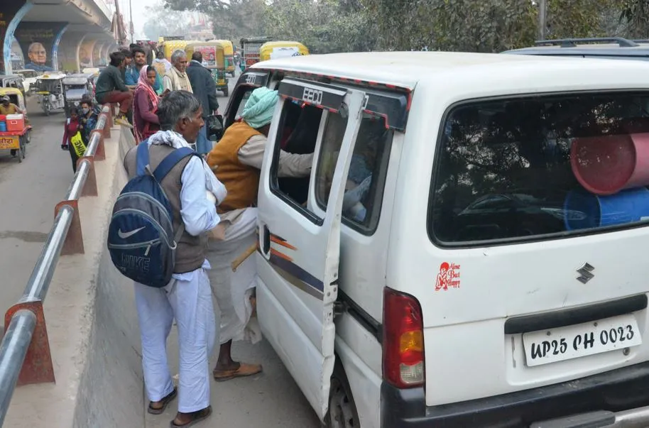 बरेली: 50 रुपये में लोगों की जिंदगी दांव पर, आरटीओ व ट्रैफिक दोनों खामोश