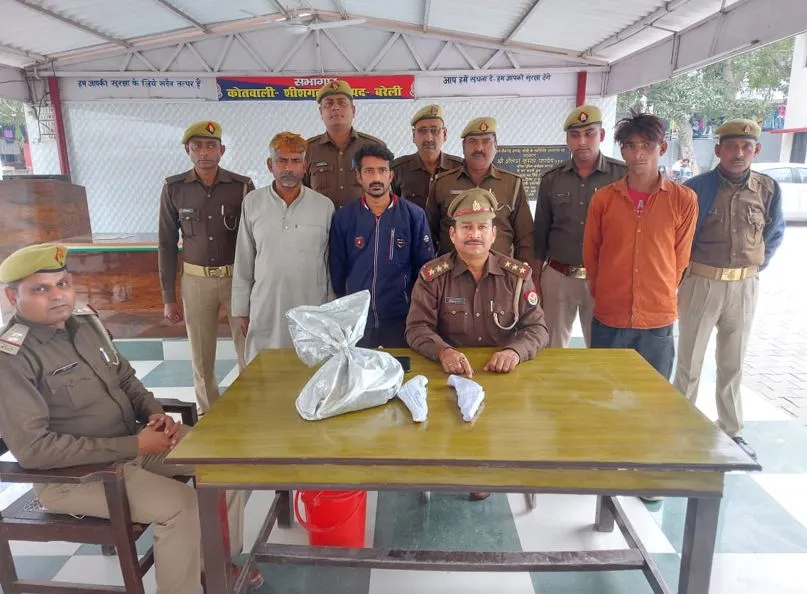 बरेली: पशु तस्करों ने पुलिस पर की फायरिंग, दो दबोचे