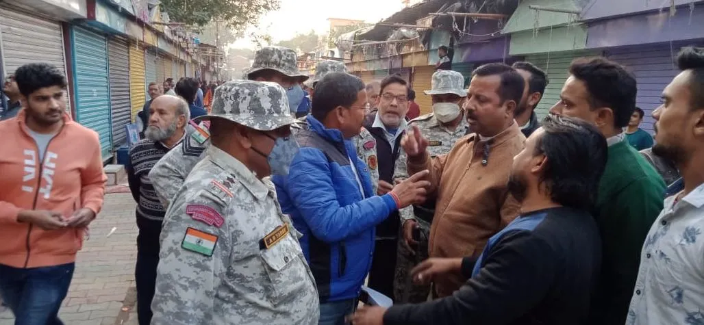 बरेली: इंदिरा मार्केट में अतिक्रमण हटाने का विरोध, दुकानदारों को खदेड़ा