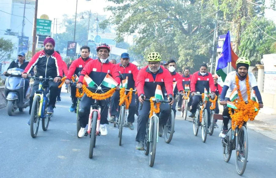 आयकर विभाग की साइक्लोथान का बरेली में स्वागत