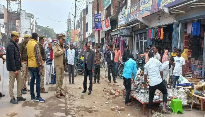 रायबरेली: सड़क से अतिक्रमण हटाने के लिए चला अभियान, दी गई ये चेतावनी