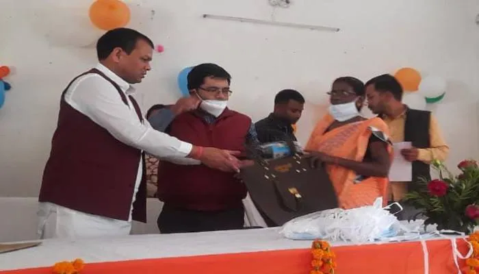 अमेठी: उत्कृष्ट सेवाओं के लिए राज्य मंत्री ने आशा‌, एएनएम व संगिनियों को किया सम्मानित