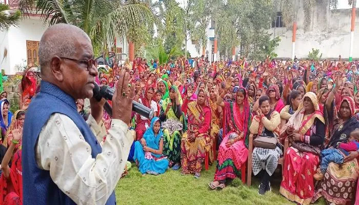 शिक्षा से बड़ा दुनिया में कोई दान नहीं : पूर्व मंत्री