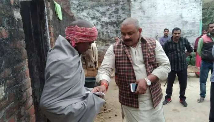 गरीब असहाय की सहायता करना हमारा कर्तव्य: आदित्य मिश्रा