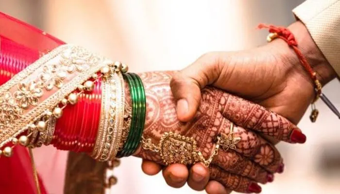 गोरखपुर: वरमाला स्टेज पर प्रेमी ने फिल्मी स्टाइल में मारी एंट्री, दुल्हन की मांग में भरा सिंदूर, जानें फिर क्या हुआ?