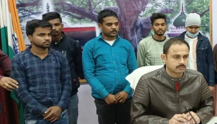 साइबर ठगी गैंग का पुलिस ने किया भंडाफोड़, महिला सहित छह गिरफ्तार