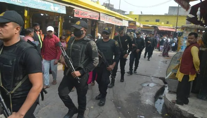 बम विस्फोट की धमकी के बाद अयोध्या में हाई अलर्ट, मठ-मंदिरों व धर्मशालाओं की हुई तलाशी