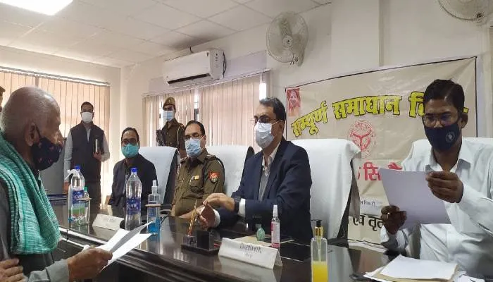 आईजीआरएस की शिकायतों का फौरी तौर पर किया जाए निस्तारण: डीएम