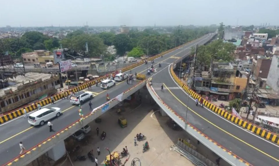 बरेली: दोनों अटल सेतु जोड़ने पर भी मुश्किलें थमेंगी नहीं, मंदिर के ऊपर बना रहे ब्रांच लेन