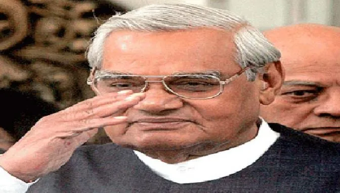 अटल बिहारी वाजपेयी जयंती विशेष: कदम मिलाकर चलना होगा…