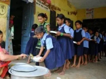 चंपावत:  दलित परिवार से ताल्लुक रखने वाली भोजन माता को दोबारा नियुक्ति देने की मांग