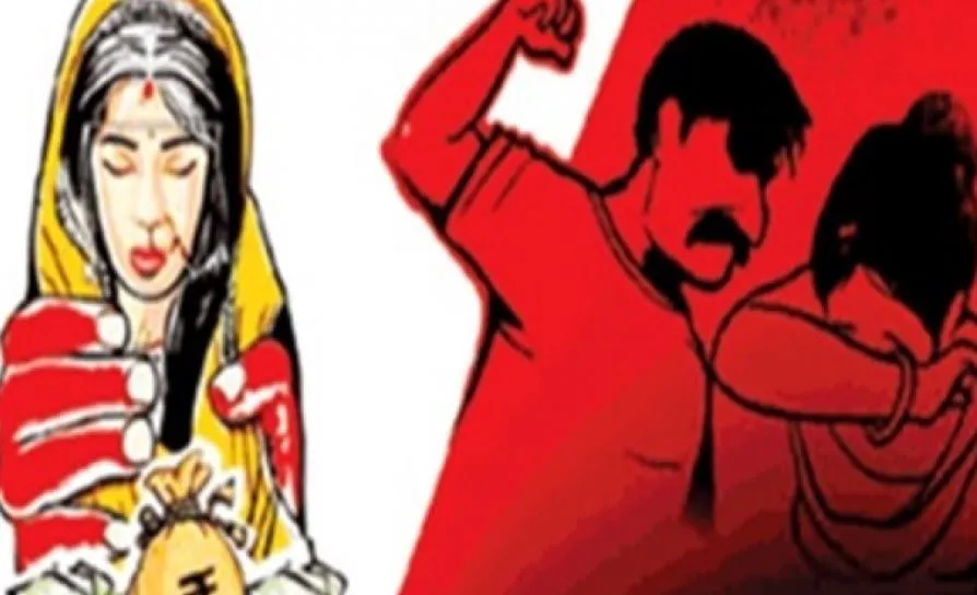 बरेली: जबरन दोस्त के कमरे में पत्नी को बैठाता था पति
