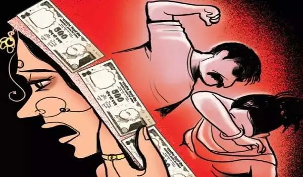 मुरादाबाद : दहेज के लिए महिला को मारपीट कर घर से निकाला, फिर पति ने दे दिया तीन तलाक