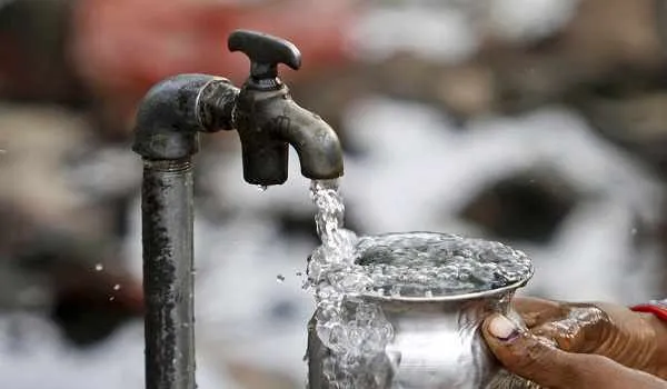 मुरादाबाद : स्वच्छ पेयजल की आस में ही गुजर गया साल, नहीं बने नलकूप