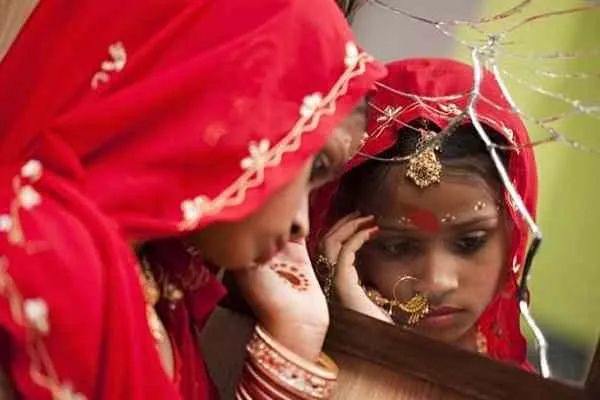 मुरादाबाद : खेलने की उम्र में बाबुल के आंगन से विदा हो रहीं बेटियां