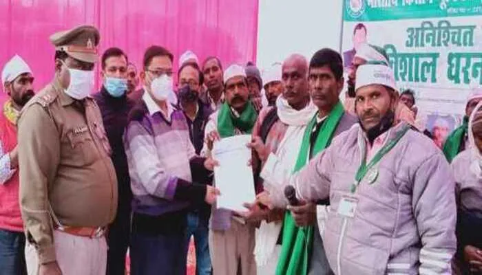 रायबरेली: किसानों ने किया धरना प्रदर्शन, एसडीएम को दिया ज्ञापन