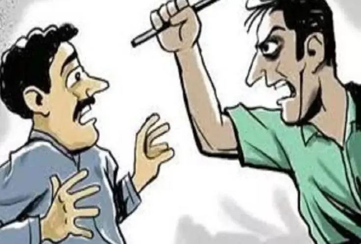 बरेली: जमीन गिरवी रखकर बेटा करता है मारपीट