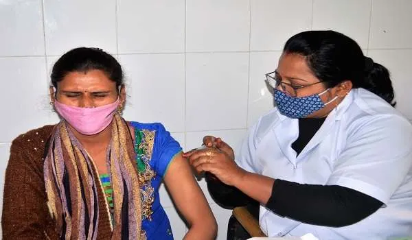 ऑमिक्रॉन पर लापरवाही : कहीं हेल्पडेस्क नहीं, कहीं जांच में सुस्ती