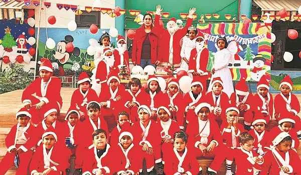 मुरादाबाद : चरनी में जन्मे प्रभु यीशु, मैरी क्रिसमस से गूंजा शहर