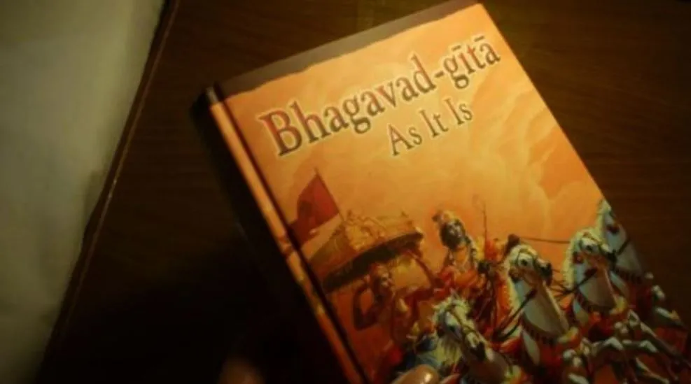 केंद्र सरकार का ऐलान, राज्य सरकारें चाहें तो कर सकती हैं स्कूलों में भगवद गीता पढ़ाने का प्रावधान