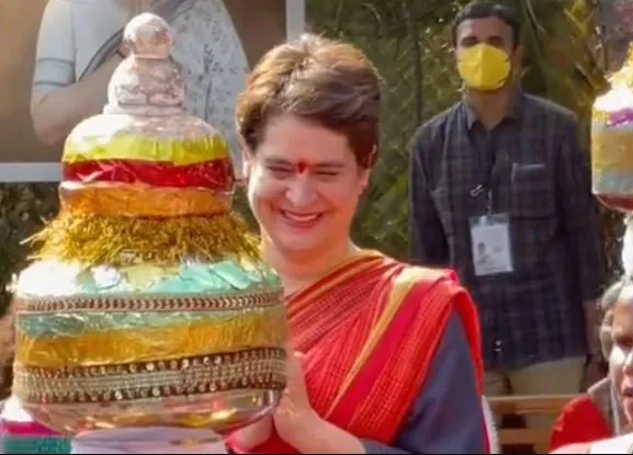 प्रियंका गांधी के डांस वीडियो से मचा बवाल, बीजेपी ने वीडियो ट्वीट कर कांग्रेस को घेरा