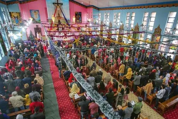 कोरोना वायरस के बीच गोवा में क्रिसमस पर आधी रात को हुई प्रार्थना, कैरोल गाकर मनाया जश्न