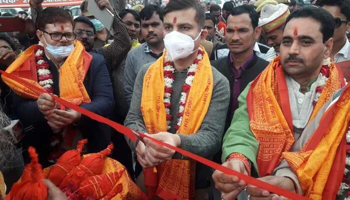 बाराबंकी: जिलाधिकारी ने प्रसिद्ध लोधेश्वर महादेवा मेला महोत्सव का फीता काटकर किया उद्घाटन किया