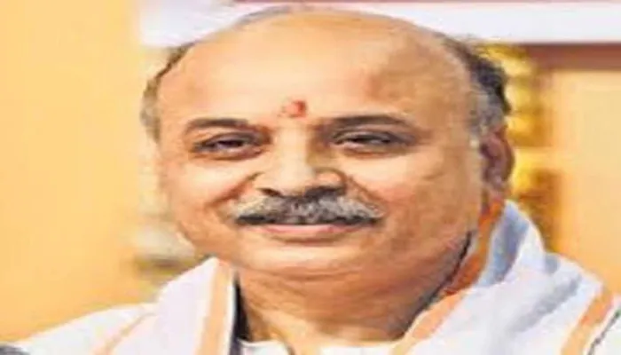 अयोध्या में जमीन खरीद में गलती करने वाले मांगे माफी: तोगड़िया