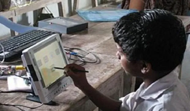 छह करोड़ ग्रामीण छात्रों को डिजिटल दक्ष बनाने के लिए सीएससी ने किया इन्फोसिस से गठजोड़