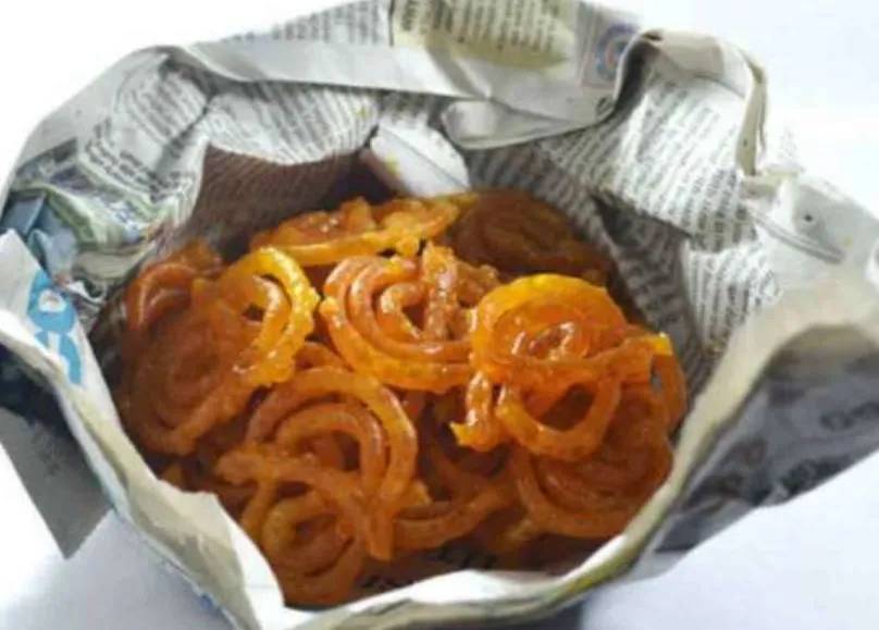 खाद्य सामग्री बेचने वालों को FDA का आदेश, अखबार में लपेट कर खाने की वस्तुएं देना बंद करें, जानिए कारण?