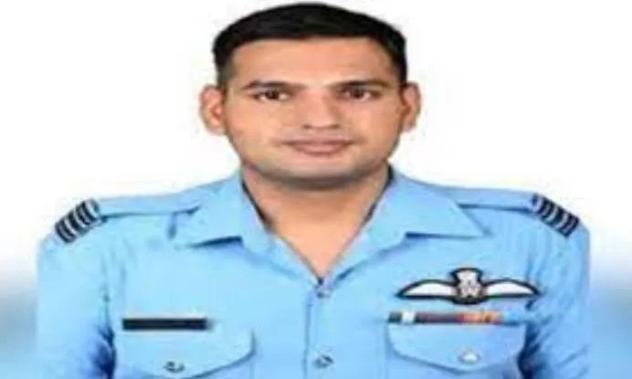 CDS Chopper Crash: स्क्वॉड्रन लीडर कुलदीप सिंह का पार्थिव शरीर पैतृक गांव झुंझुनू लाया गया, अंतिम संस्कार आज