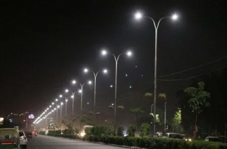 हल्द्वानी: स्ट्रीट लाइट को रोशनी का इंतजार….बढ़ती शिकायतों से लटकी कंपनी पर तलवार