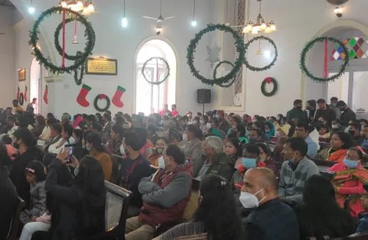 बरेली में क्रिसमस: समाज की भलाई के लिए की विशेष प्रर्थाना, यीशु के जन्मदिन पर जमकर मनाई खुशियां