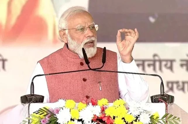 शाहजहांपुर में प्रधानमंत्री: नरेंद्र मोदी बोले- पहले लोग कहते थे दीया बरे तो घर लौट आओ, क्योंकि सूरज डूबता था तो कट्टा लहराने वाले सड़कों पर घूमते थे