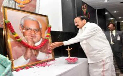 कर्तव्यों का पालन नहीं करने वाले सांसदों को सवाल करने का अधिकार नहीं है: नायडू