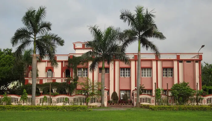 सीतापुर: सेक्रेड हार्ट डिग्री कॉलेज में छात्राओं को शक्ति मिशन व मतदान के लिए किया गया जागरूक