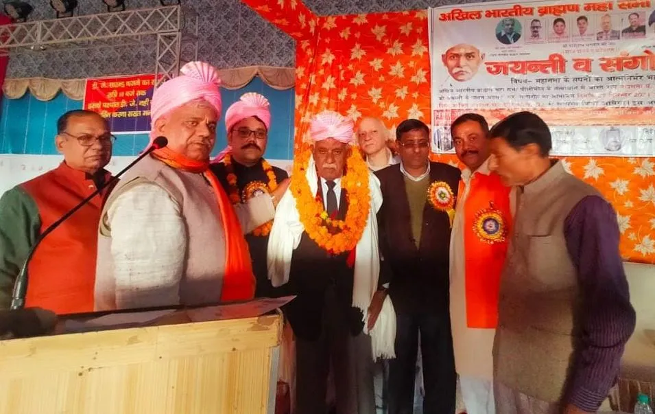 पीलीभीत: वरिष्ठ अधिवक्ता बीडी पांडेय समेत कई विभूतियां सम्मानित