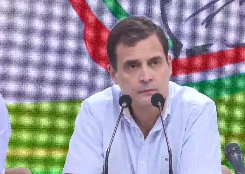 राहुल बोले- रोजगार मांगने वालों को लाठियां देती है यूपी सरकार
