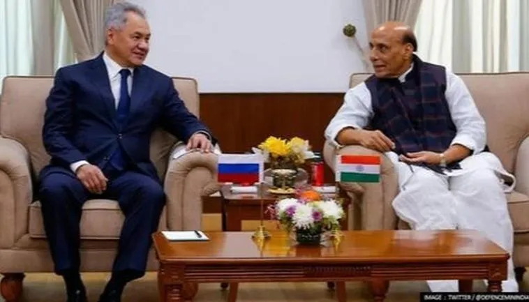 राजनाथ सिंह ने रूसी रक्षा मंत्री से की मुलाकात, सैन्य उपकरणों पर हुई बातचीत