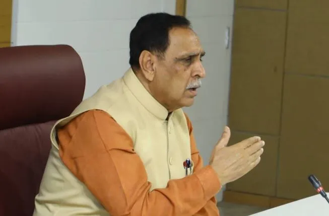 गुजरात 2021: कोविड संकट के बीच रूपाणी सरकार की विदाई रही सुर्खियों में…