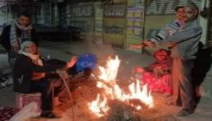 रायबरेली: बर्फीली हवाओं ने बढ़ाई सर्दी, अलाव न जलने से गरीब परेशान