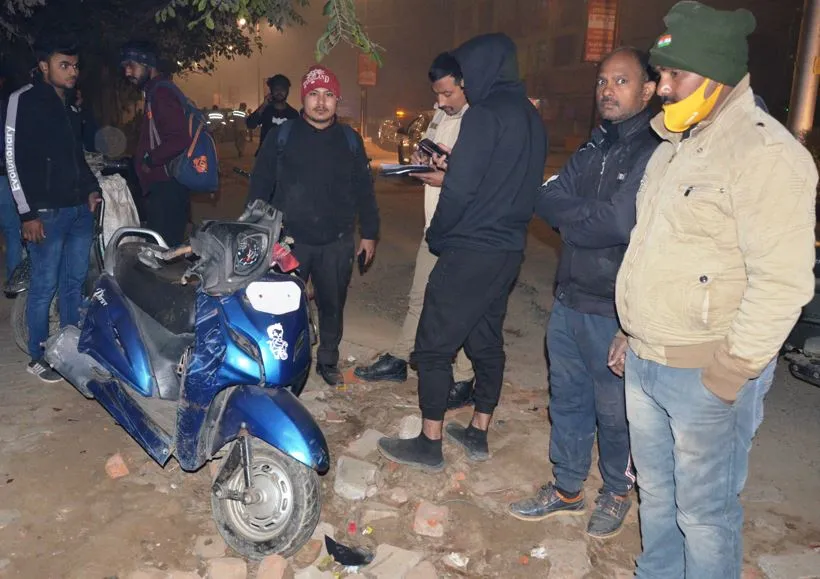 बरेली: एमईएस के सुपरवाइजर ने रौंदी दो स्कूटी, चाय के ठेले में मारी टक्कर, चाय विक्रेता घायल