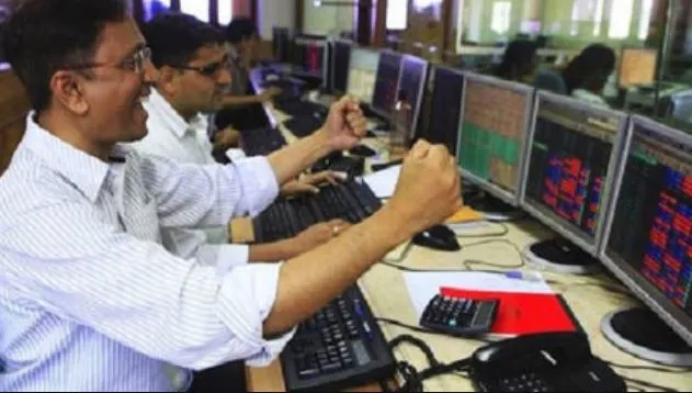 सेंसेक्स की शीर्ष 10 में से सात कंपनियों का बाजार पूंजीकरण 2.28 लाख करोड़ रुपये बढ़ा