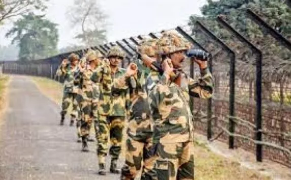 West Bengal: सीमा पर तस्करों ने किया बीएसएफ जवानों पर हमला, गोलीबारी में एक बांग्लादेशी की मौत 