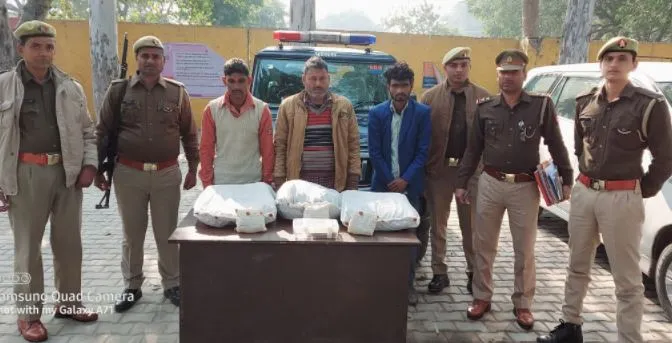 शाहजहांपुर: 35 करोड़ की चरस की तस्करी करने के लिए कर रहे थे बस का इंतजार, यूपी STF ने तीन को किया गिरफ्तार