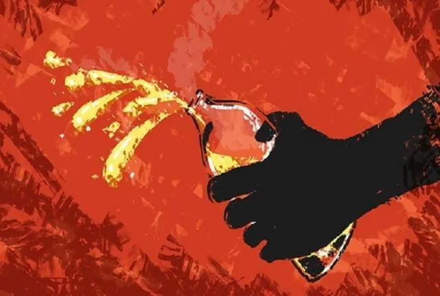 युवती के प्रेम प्रस्ताव ठुकराने पर व्यक्ति ने की तेजाब फेंकने की कोशिश, गिरफ्तार