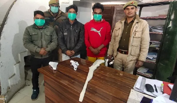 रामपुर : अवैध असलहों और दो तमंचे के साथ तीन गिरफ्तार