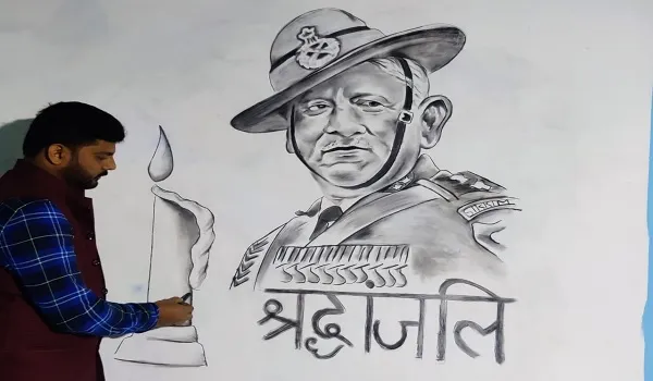 अमरोहा : चित्रकार ने कोयले से दीवार पर सीडीएस बिपिन रावत की 8 फीट की तस्वीर बनाकर दी श्रद्धांजलि