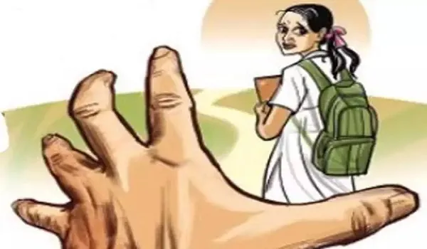 अमरोहा : अध्यापक ने की छात्रा से छेड़छाड़